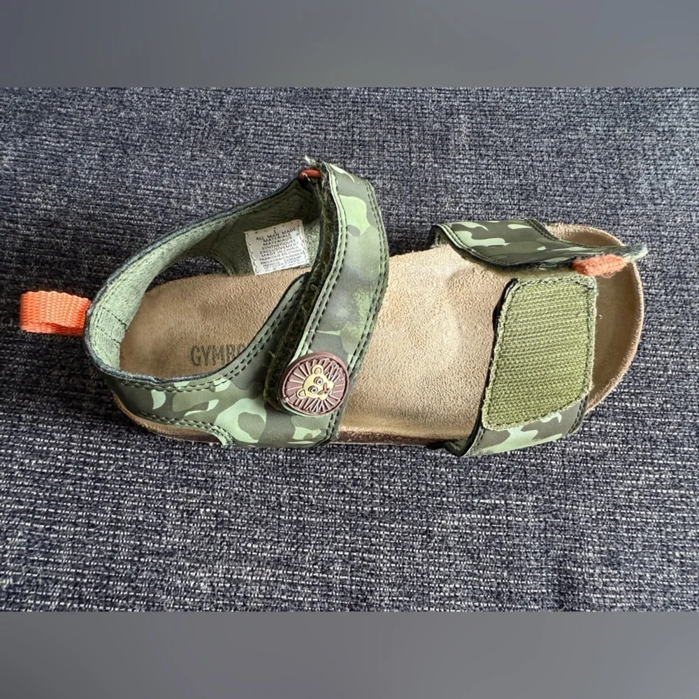 GYMBOREE Green Camouflage Sandals Adjustable Comfort/boys size 1